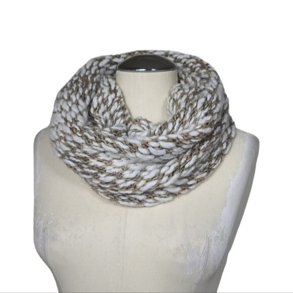 Steve Madden Knit White Tan Acrylic Scarf OS - Picture 1 of 6
